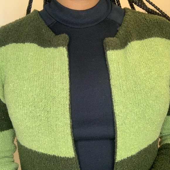 Open cardigan in gorgeous green tones. - Picture 2 of 3